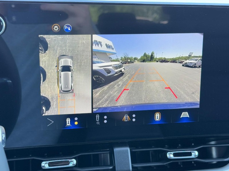 Chevrolet Equinox Vehicle Image 14
