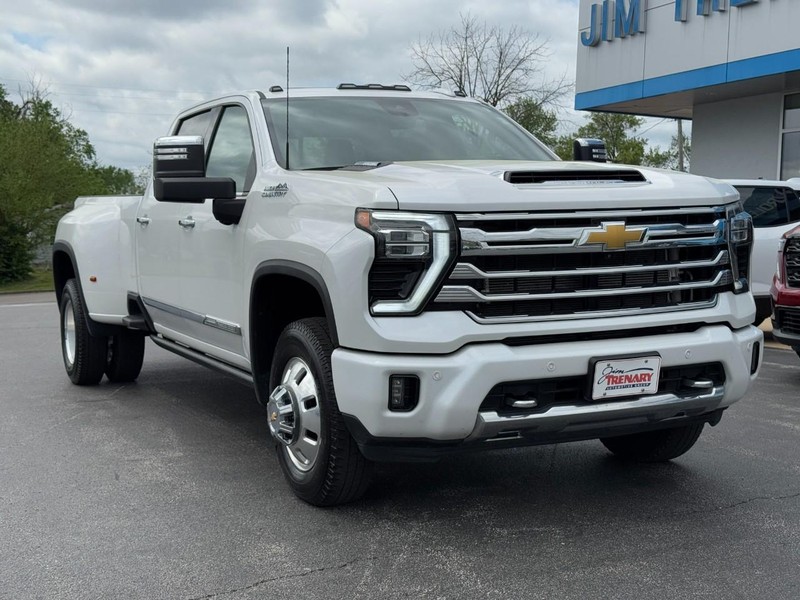 Chevrolet Silverado 3500HD Vehicle Full-screen Gallery Image 02