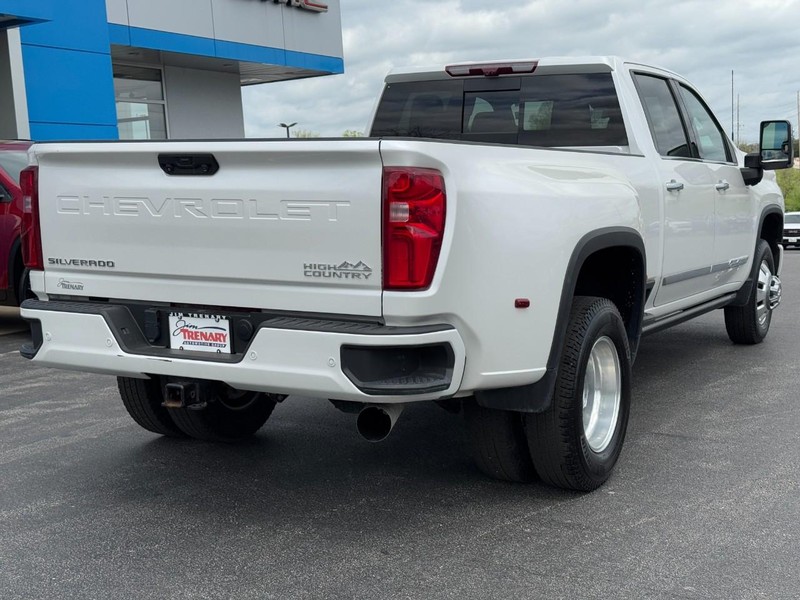 Chevrolet Silverado 3500HD Vehicle Full-screen Gallery Image 03