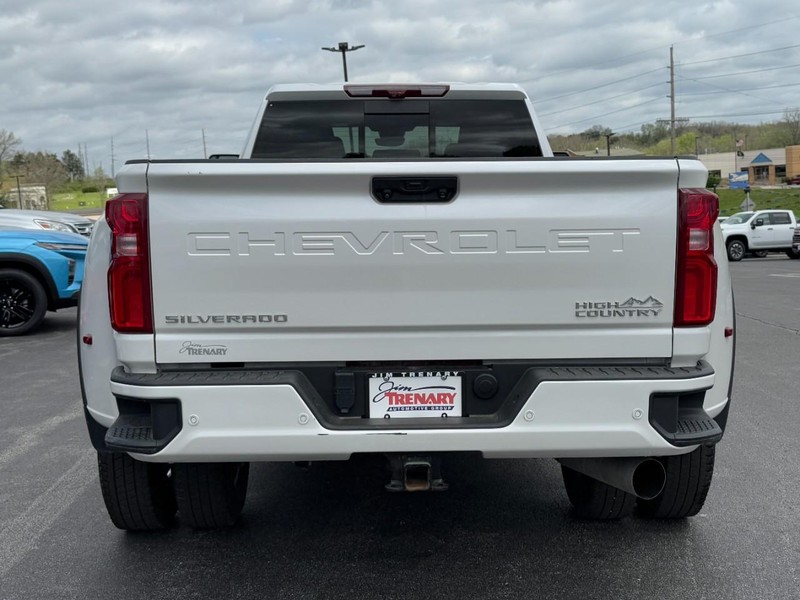 Chevrolet Silverado 3500HD Vehicle Full-screen Gallery Image 04