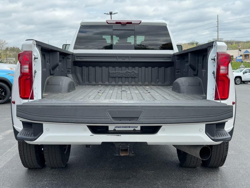 Chevrolet Silverado 3500HD Vehicle Full-screen Gallery Image 05