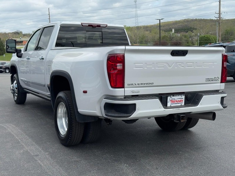 Chevrolet Silverado 3500HD Vehicle Full-screen Gallery Image 06