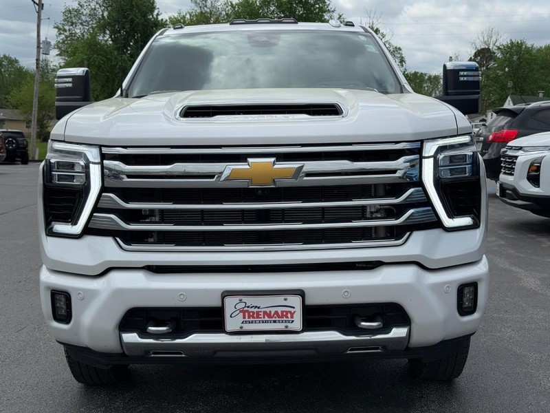 Chevrolet Silverado 3500HD Vehicle Full-screen Gallery Image 10