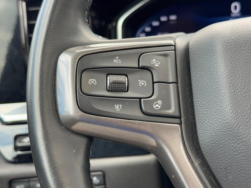 Chevrolet Silverado 3500HD Vehicle Full-screen Gallery Image 18