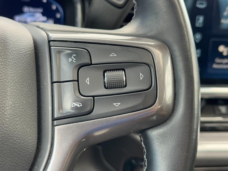 Chevrolet Silverado 3500HD Vehicle Full-screen Gallery Image 19