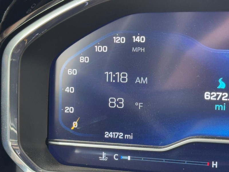 Chevrolet Silverado 3500HD Vehicle Full-screen Gallery Image 20