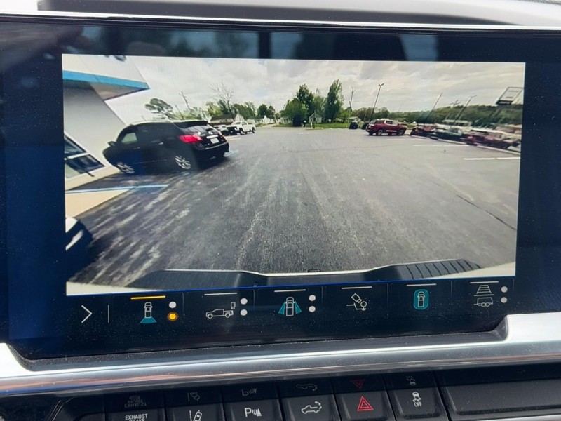 Chevrolet Silverado 3500HD Vehicle Full-screen Gallery Image 23