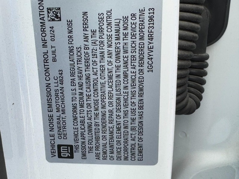 Chevrolet Silverado 3500HD Vehicle Full-screen Gallery Image 26