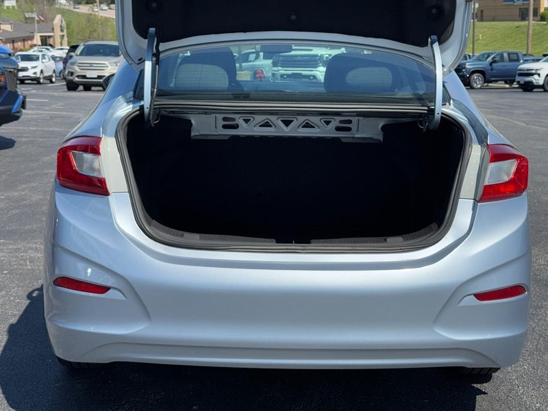 Chevrolet Cruze Vehicle Full-screen Gallery Image 05