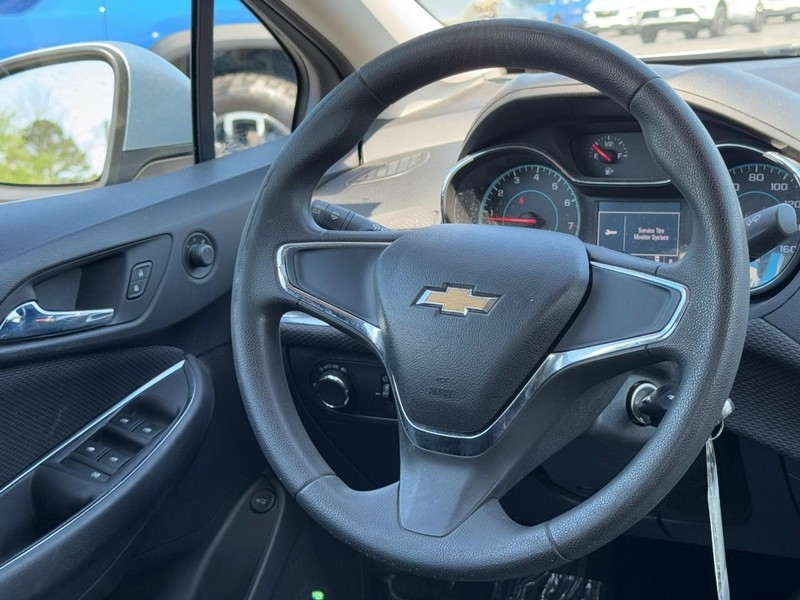 Chevrolet Cruze Vehicle Full-screen Gallery Image 12