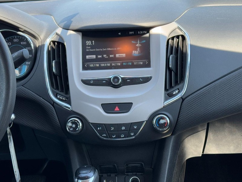 Chevrolet Cruze Vehicle Full-screen Gallery Image 13