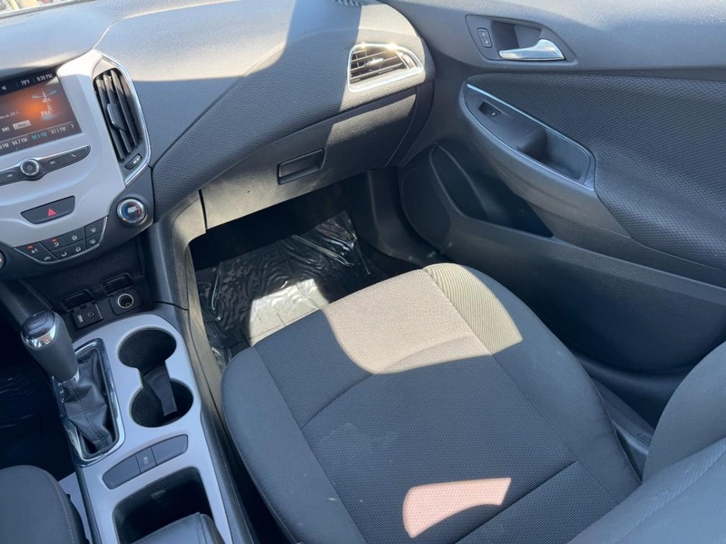 Chevrolet Cruze Vehicle Full-screen Gallery Image 15