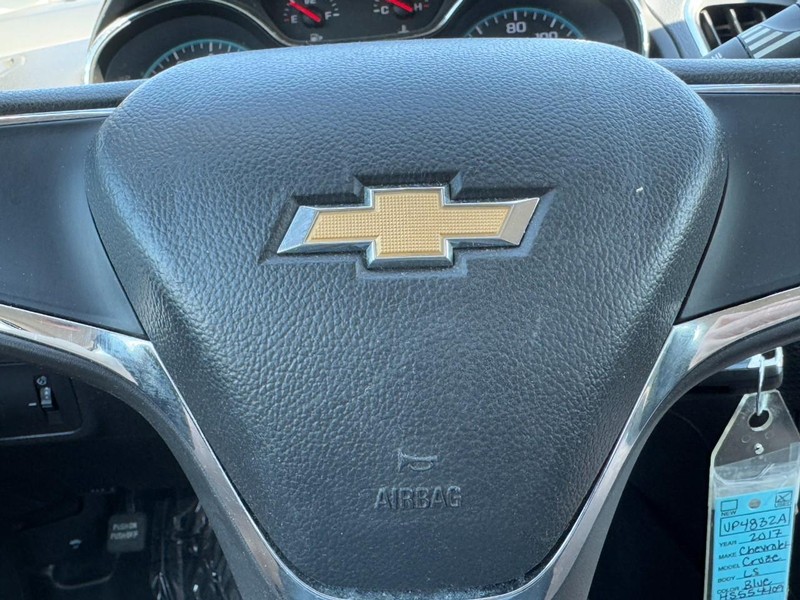 Chevrolet Cruze Vehicle Full-screen Gallery Image 16