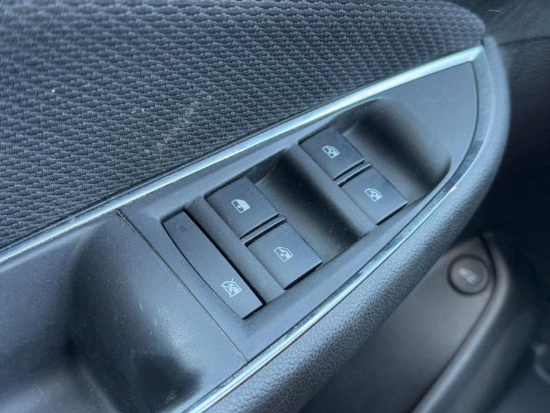 Chevrolet Cruze Vehicle Full-screen Gallery Image 20