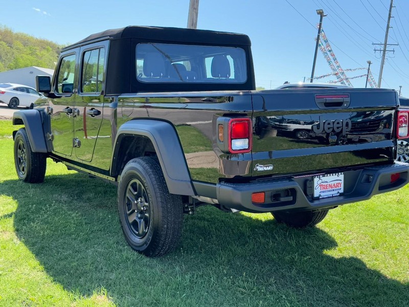 Jeep Gladiator Vehicle Full-screen Gallery Image 06