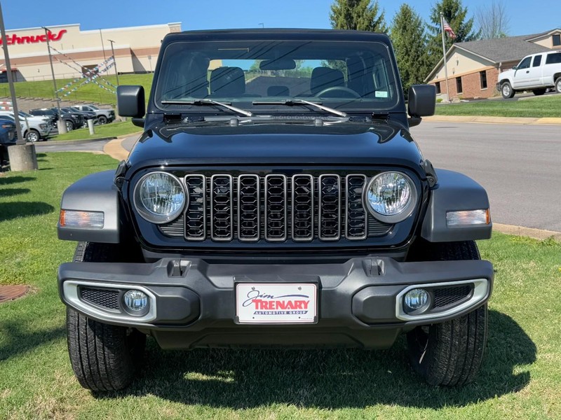 Jeep Gladiator Vehicle Full-screen Gallery Image 09