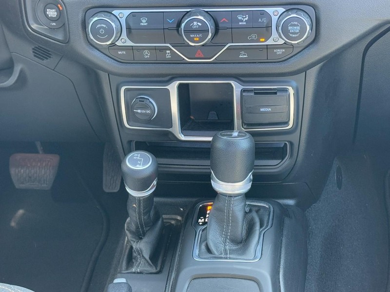 Jeep Gladiator Vehicle Full-screen Gallery Image 14