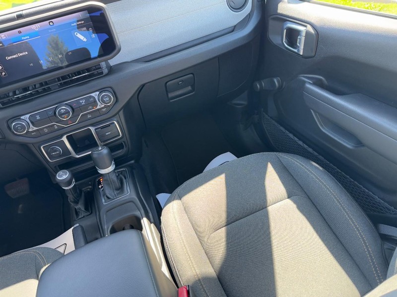 Jeep Gladiator Vehicle Full-screen Gallery Image 15