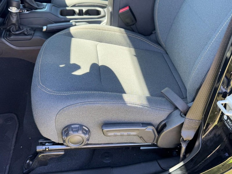 Jeep Gladiator Vehicle Full-screen Gallery Image 22
