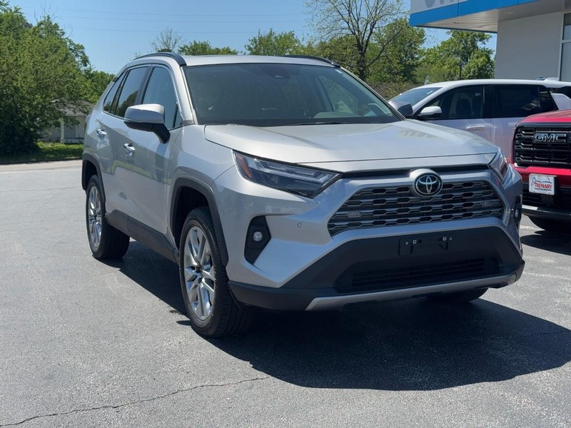 Toyota RAV4 Vehicle Full-screen Gallery Image 02