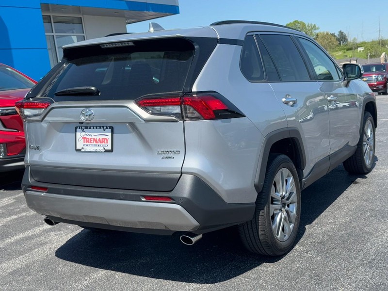 Toyota RAV4 Vehicle Full-screen Gallery Image 03