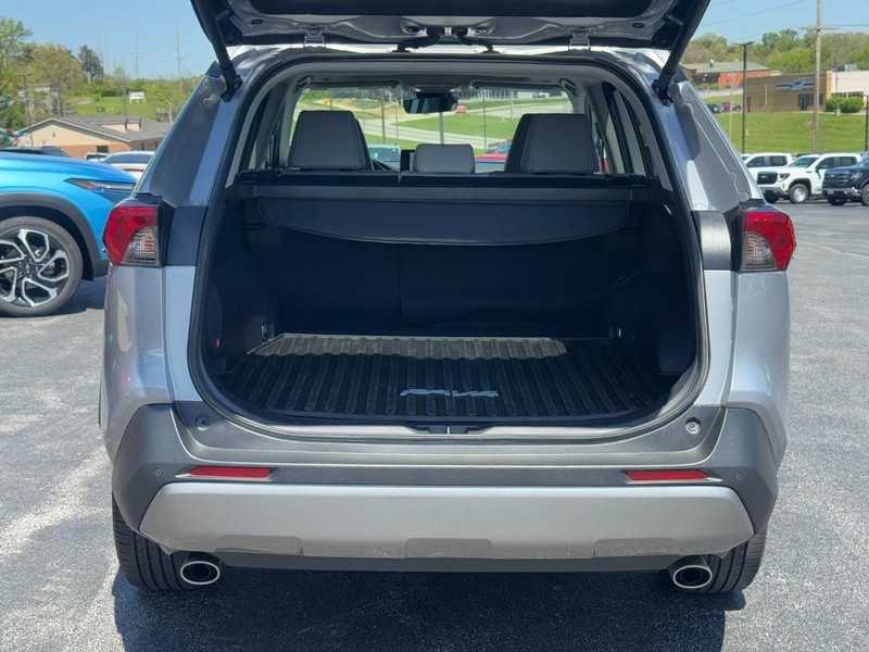 Toyota RAV4 Vehicle Full-screen Gallery Image 05