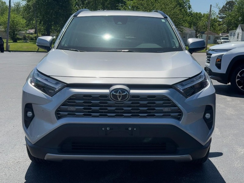 Toyota RAV4 Vehicle Full-screen Gallery Image 09