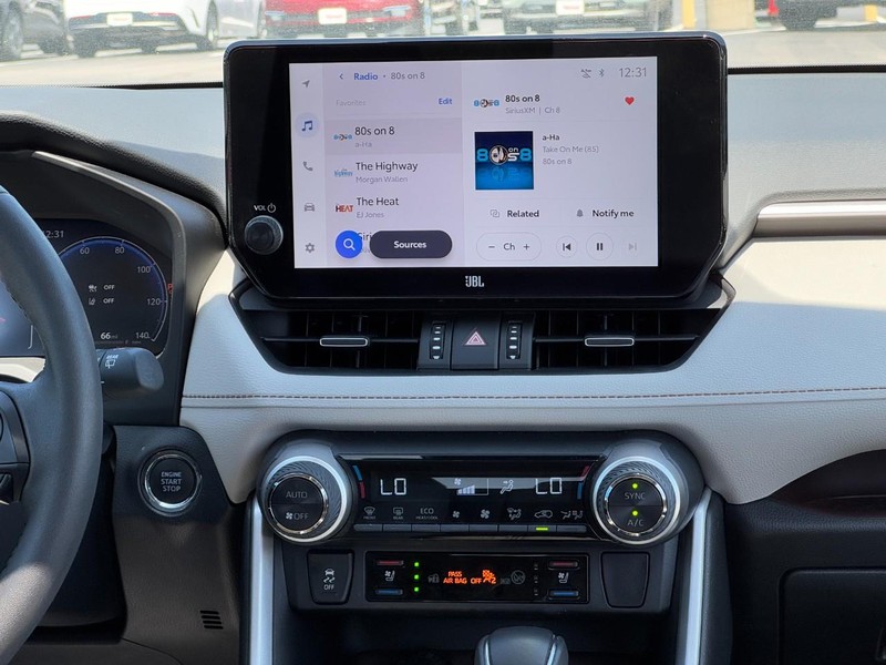 Toyota RAV4 Vehicle Full-screen Gallery Image 14