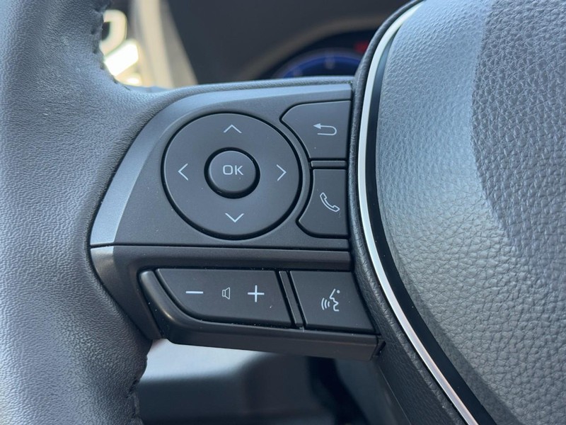 Toyota RAV4 Vehicle Full-screen Gallery Image 18