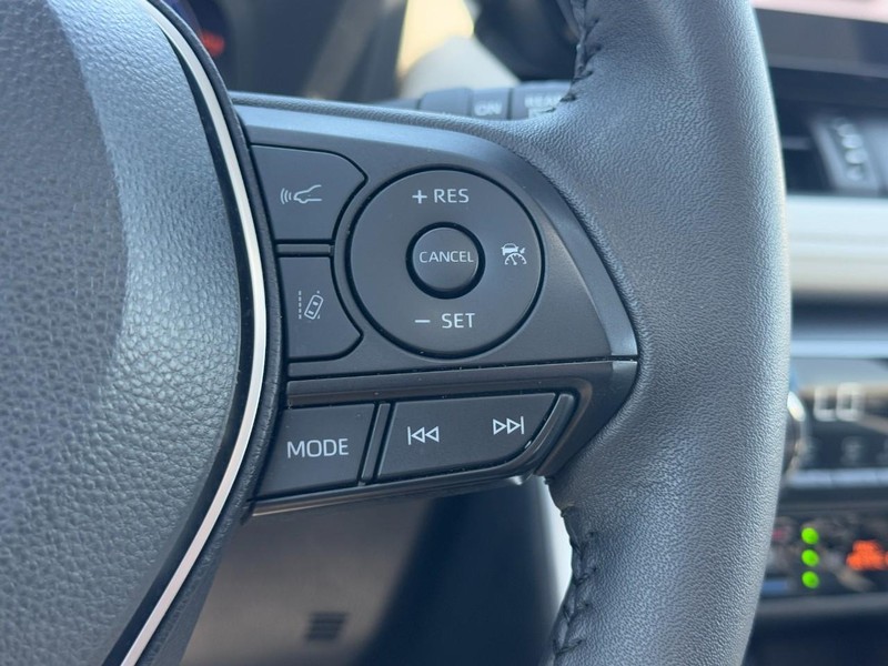 Toyota RAV4 Vehicle Full-screen Gallery Image 19