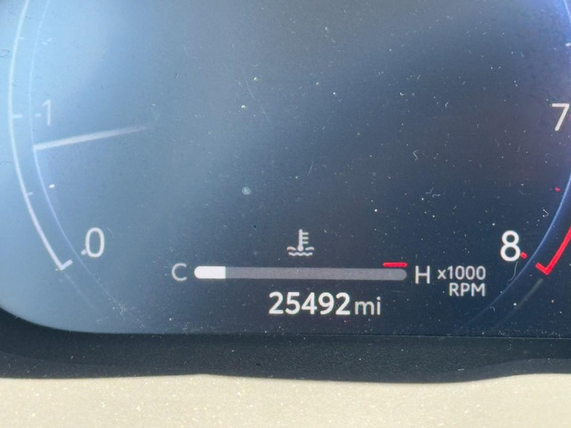 Toyota RAV4 Vehicle Full-screen Gallery Image 20