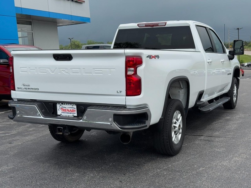 Chevrolet Silverado 2500HD Vehicle Full-screen Gallery Image 03