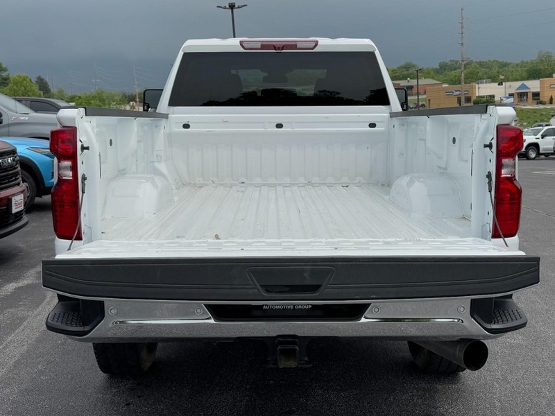 Chevrolet Silverado 2500HD Vehicle Full-screen Gallery Image 05