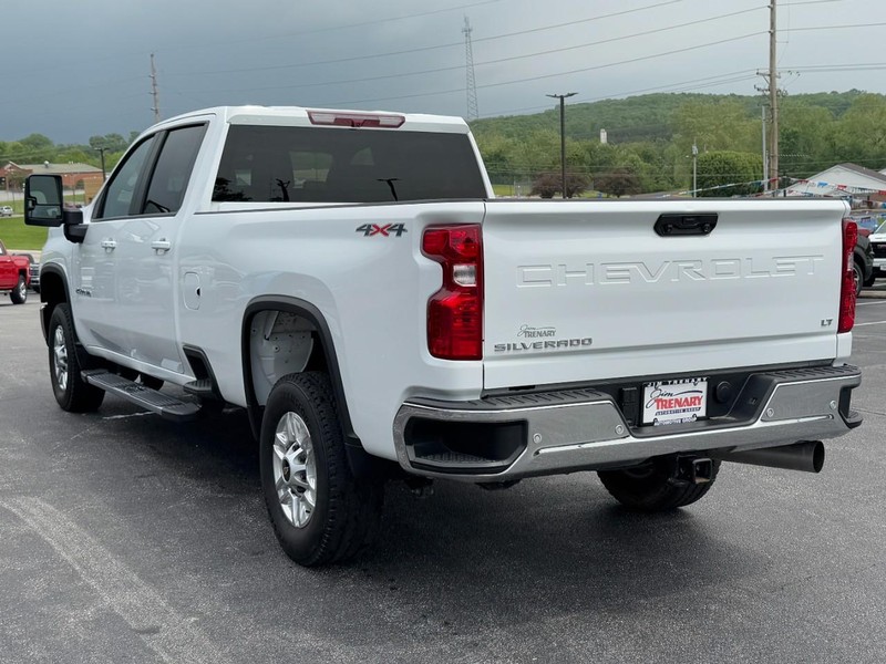Chevrolet Silverado 2500HD Vehicle Full-screen Gallery Image 06