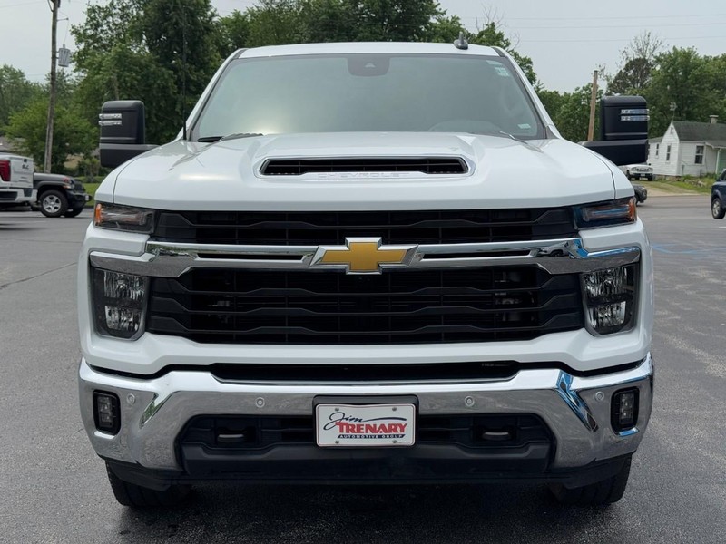 Chevrolet Silverado 2500HD Vehicle Full-screen Gallery Image 09