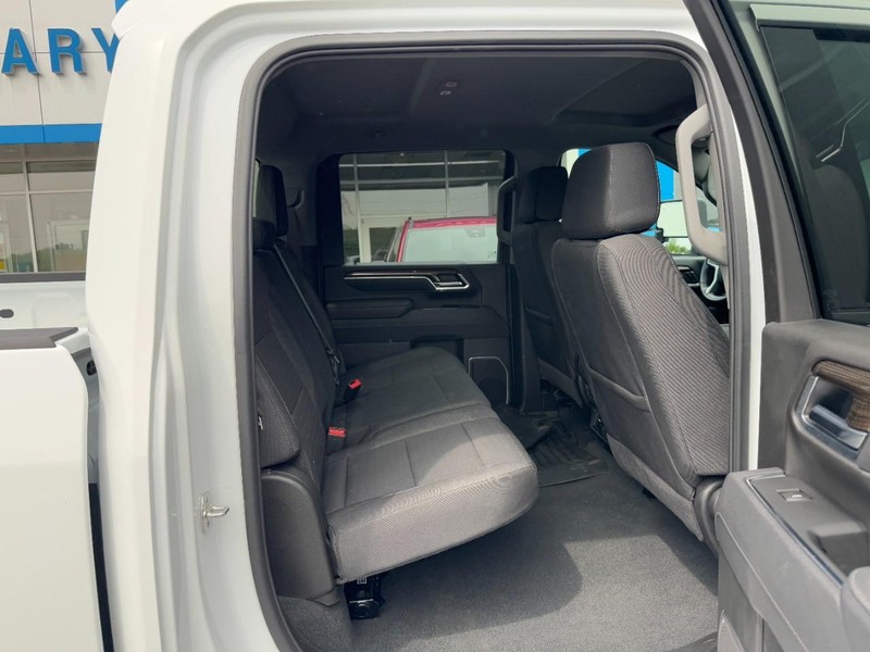 Chevrolet Silverado 2500HD Vehicle Full-screen Gallery Image 10