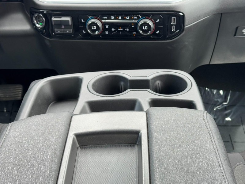 Chevrolet Silverado 2500HD Vehicle Full-screen Gallery Image 14