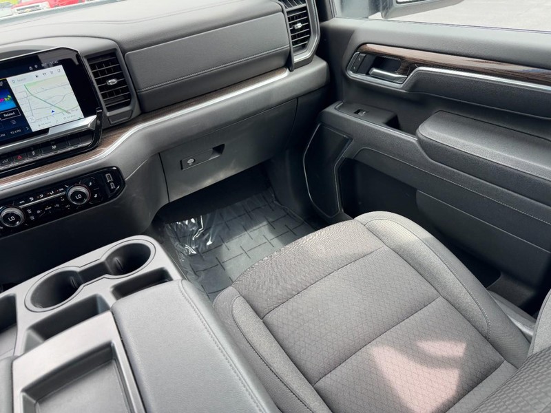 Chevrolet Silverado 2500HD Vehicle Full-screen Gallery Image 15