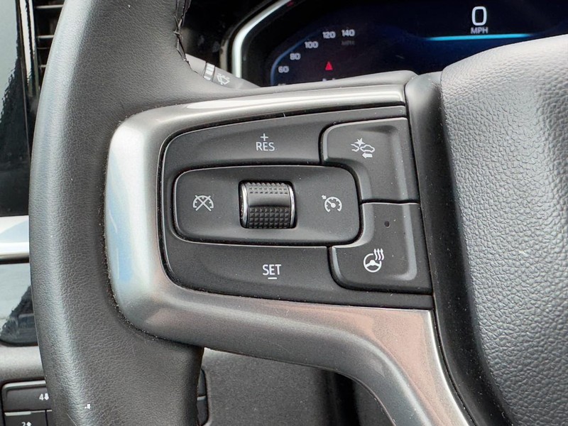 Chevrolet Silverado 2500HD Vehicle Full-screen Gallery Image 16