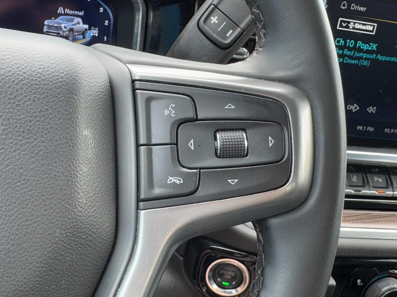 Chevrolet Silverado 2500HD Vehicle Full-screen Gallery Image 17