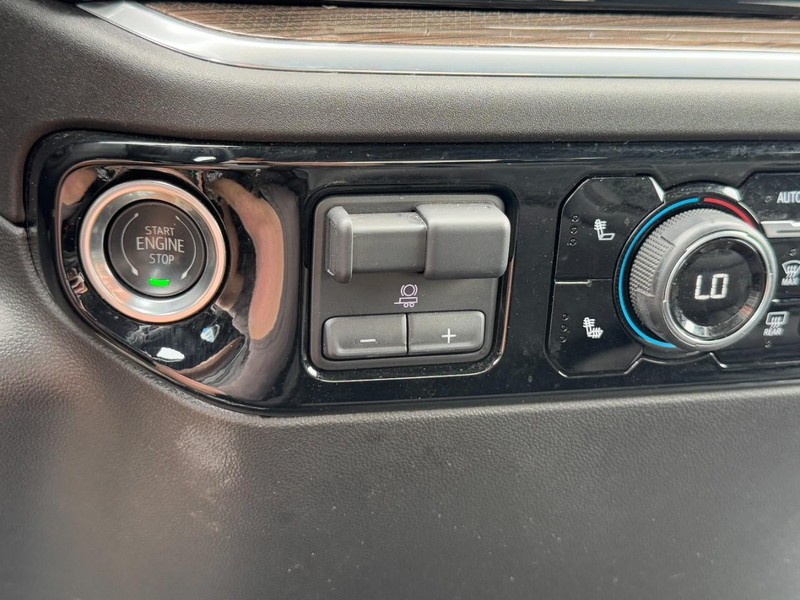 Chevrolet Silverado 2500HD Vehicle Full-screen Gallery Image 19