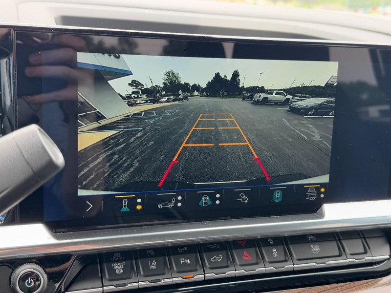 Chevrolet Silverado 2500HD Vehicle Full-screen Gallery Image 21