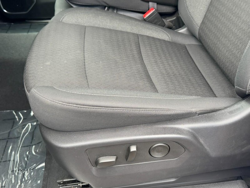 Chevrolet Silverado 2500HD Vehicle Full-screen Gallery Image 23