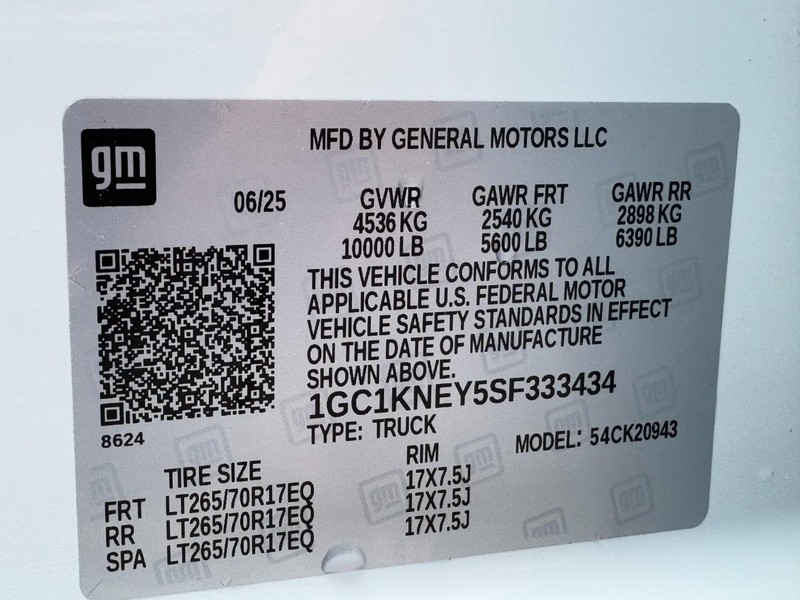 Chevrolet Silverado 2500HD Vehicle Full-screen Gallery Image 24