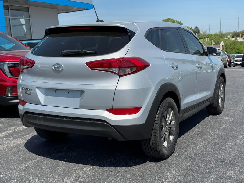 Hyundai Tucson Vehicle Full-screen Gallery Image 03