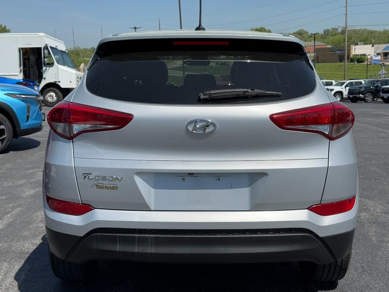 Hyundai Tucson Vehicle Full-screen Gallery Image 04