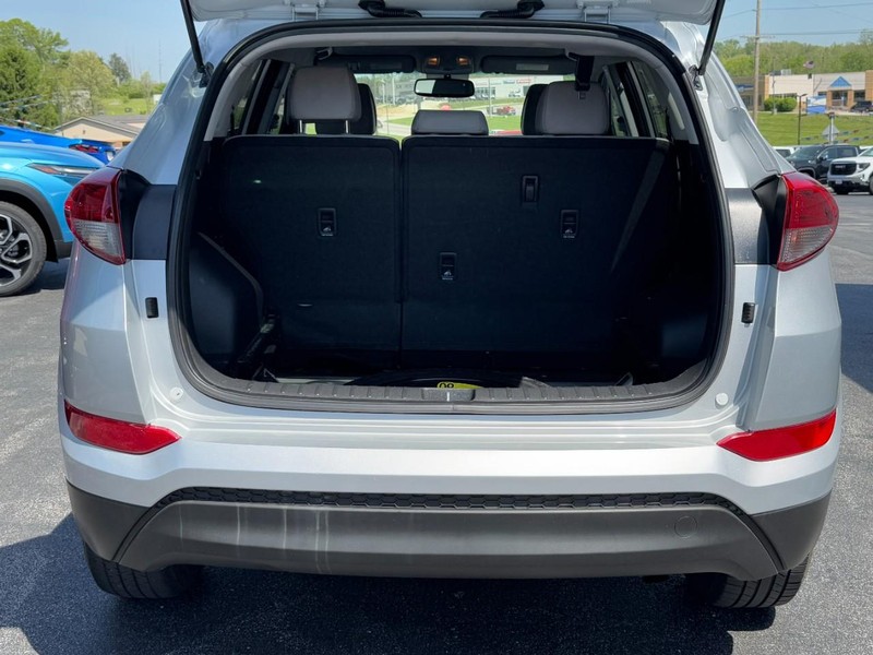 Hyundai Tucson Vehicle Full-screen Gallery Image 05