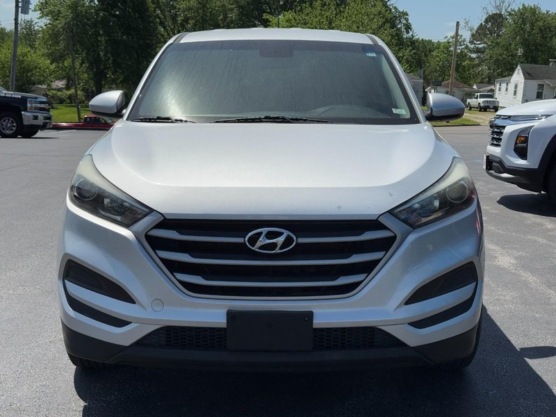 Hyundai Tucson Vehicle Full-screen Gallery Image 09