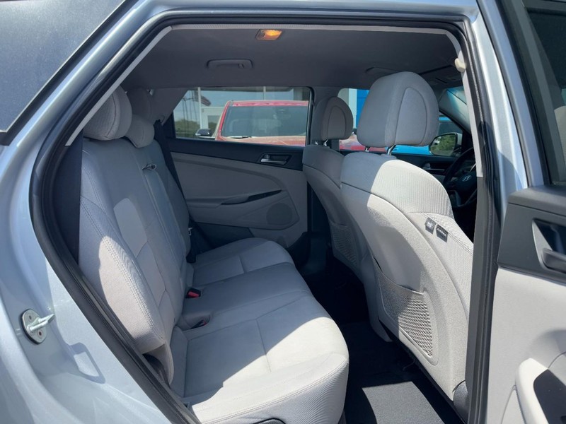 Hyundai Tucson Vehicle Full-screen Gallery Image 10