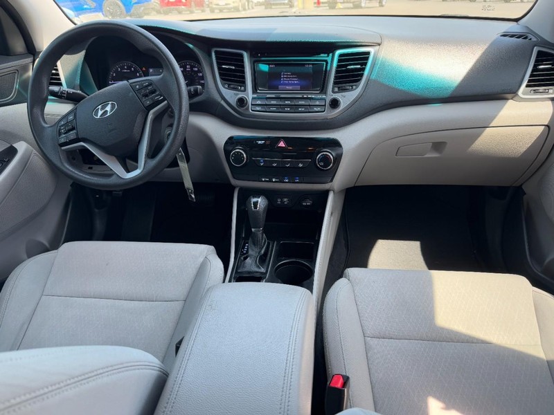 Hyundai Tucson Vehicle Full-screen Gallery Image 11